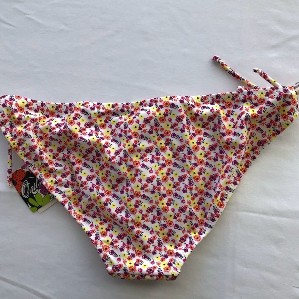 NWT Bathing Suits Outlooks Women’s Swimsuit Top Bottoms Floral Print Size XL - Picture 11 of 16